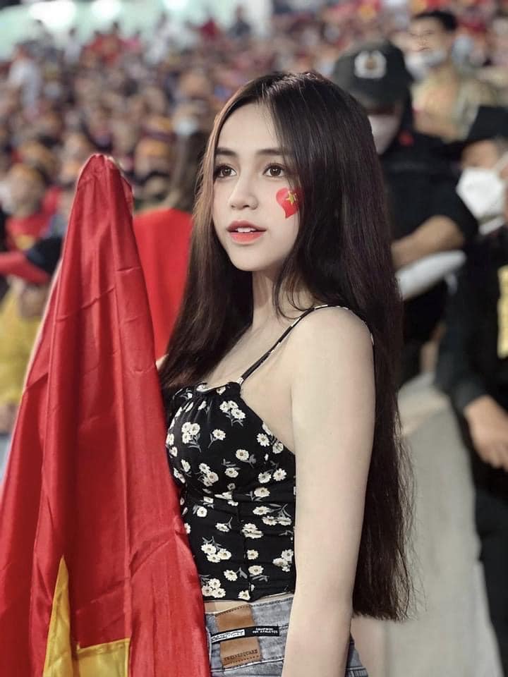 Anh Nen Gai Xinh – Ký Ức Trực Trọng Của Thời Thanh Xuân Đã Qua