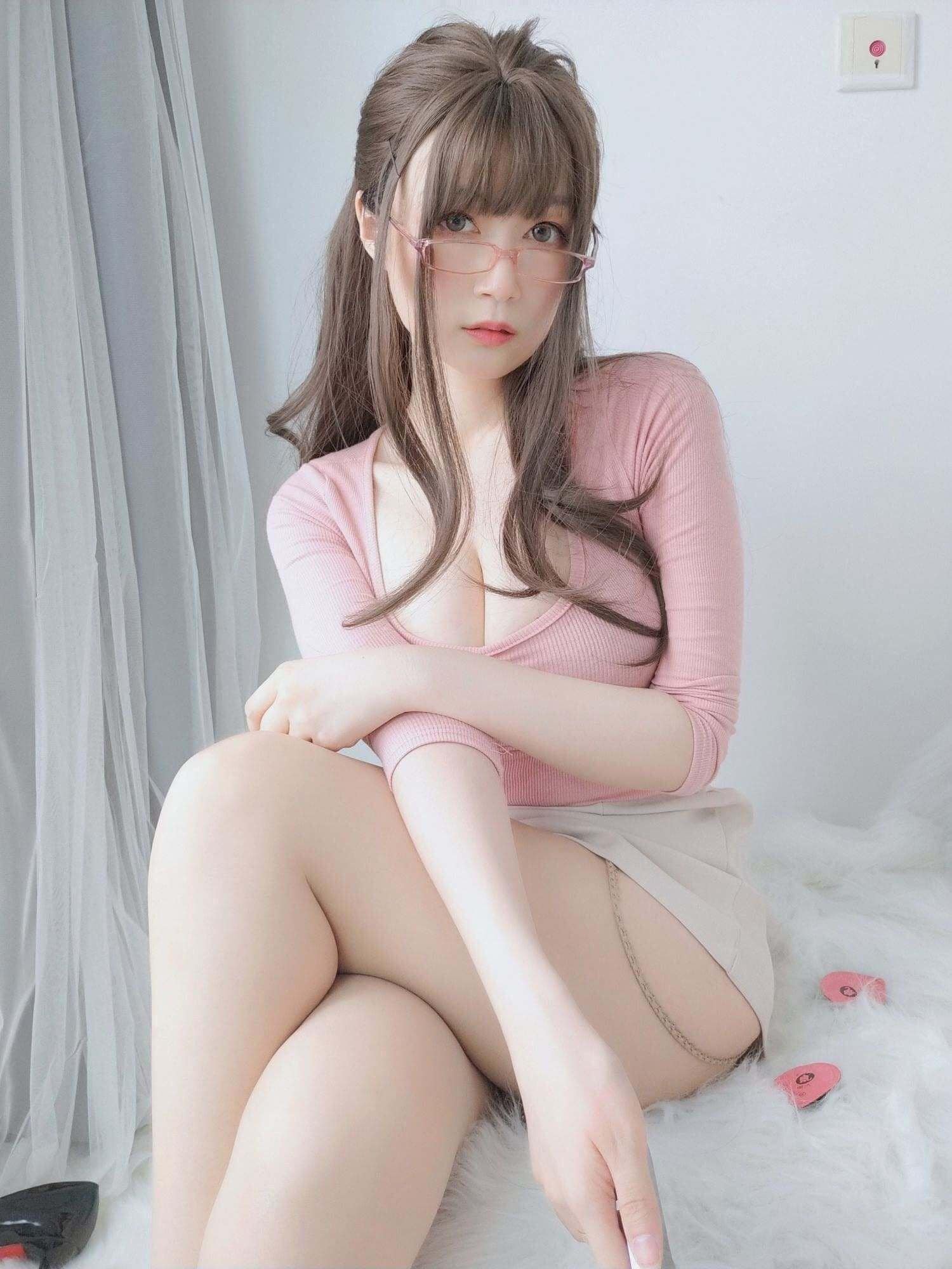 Gái Xinh Cởi Áo Quần – Xu Hướng Thời Trang Ngọt Ngào Và Quyến Rũ Không Thể Bỏ Qua