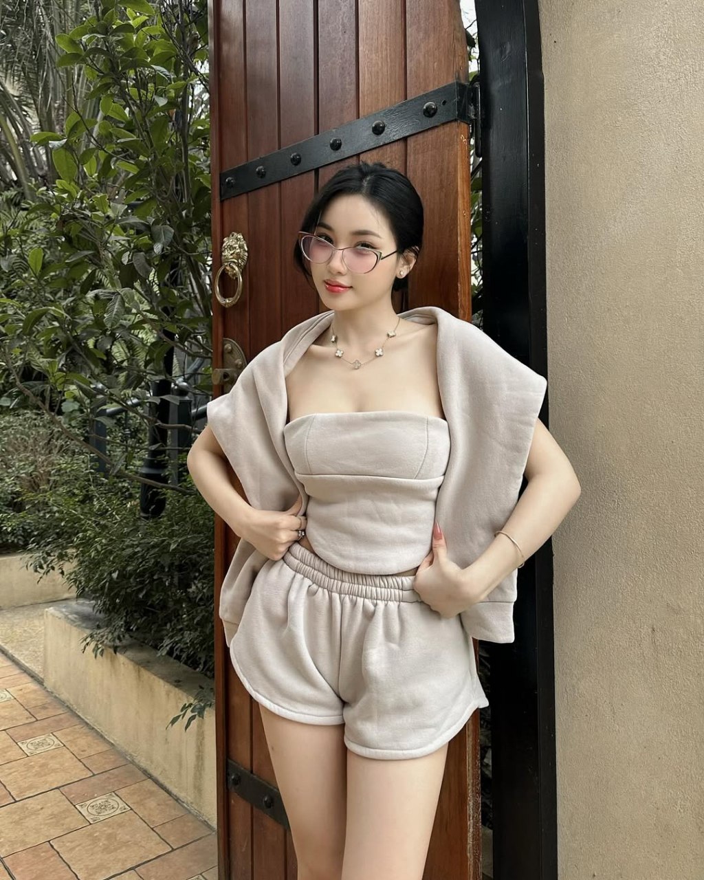 Anh Gái Xinh Gợi Cảm   Tác Động Đa Chiều Của Vẻ Đẹp Tự Nhiên Trên Tâm Lý Và Xã Hội Hiện Đại